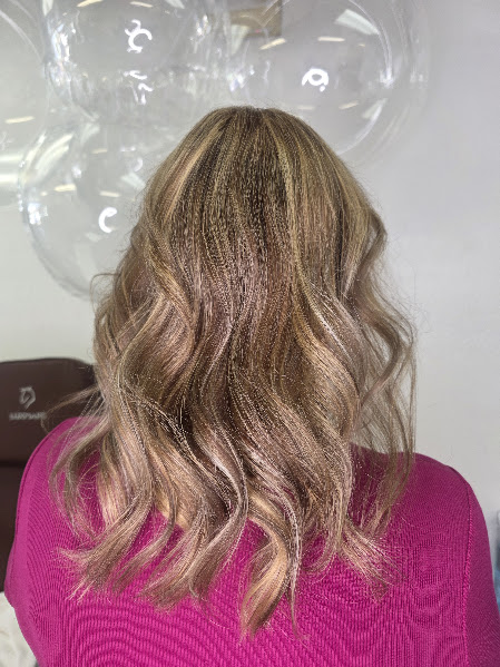 Waves with caramel and rosy tones