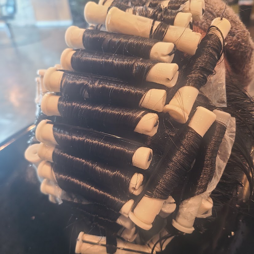 Before the first men's perm result: dark hair wrapped around black and beige rods